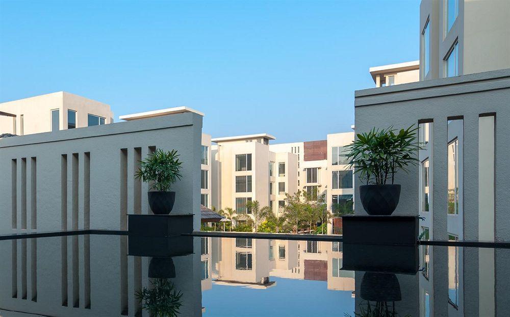 Hard Rock Hotel Goa Calangute Luaran gambar Residential buildings in the community