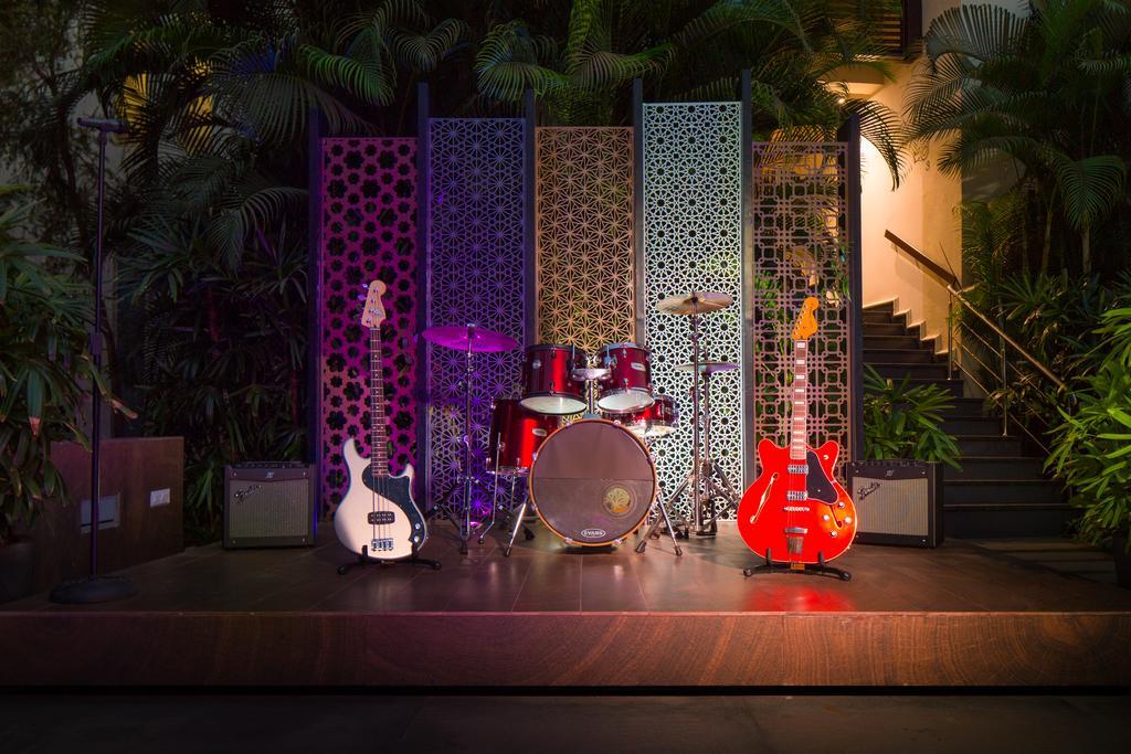 Hard Rock Hotel Goa Calangute Luaran gambar The stage at the hotel's lobby