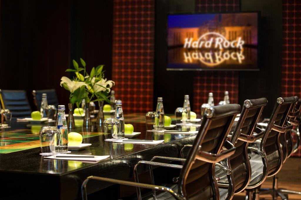 Hard Rock Hotel Goa Calangute Luaran gambar The Rock Shop
