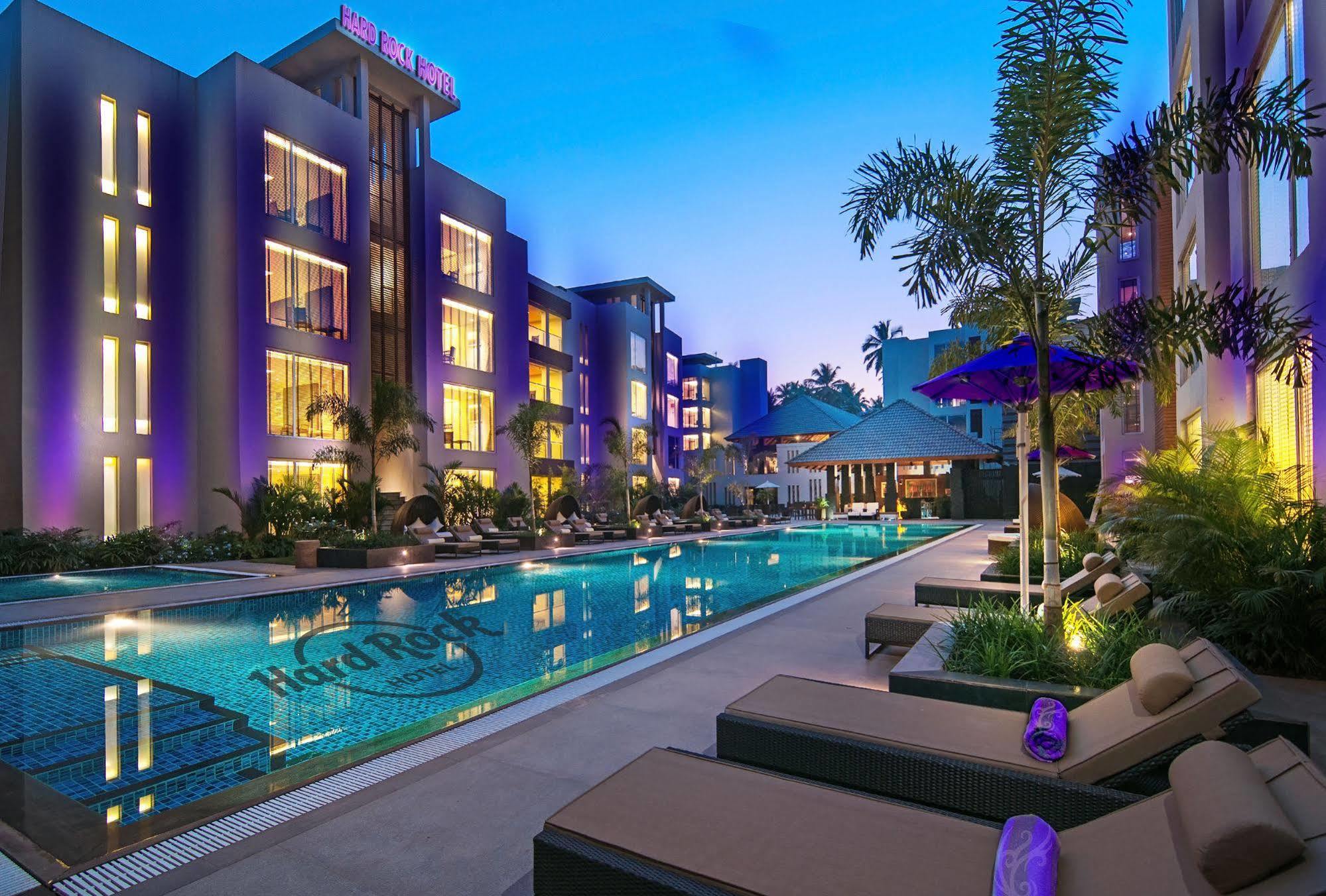 Hard Rock Hotel Goa Calangute Luaran gambar The pool at the W Bangkok