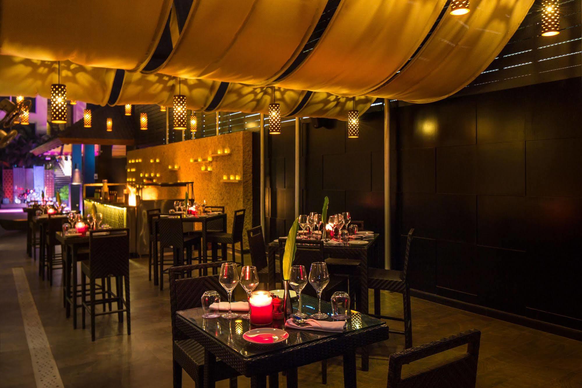 Hard Rock Hotel Goa Calangute Luaran gambar The interior of the restaurant