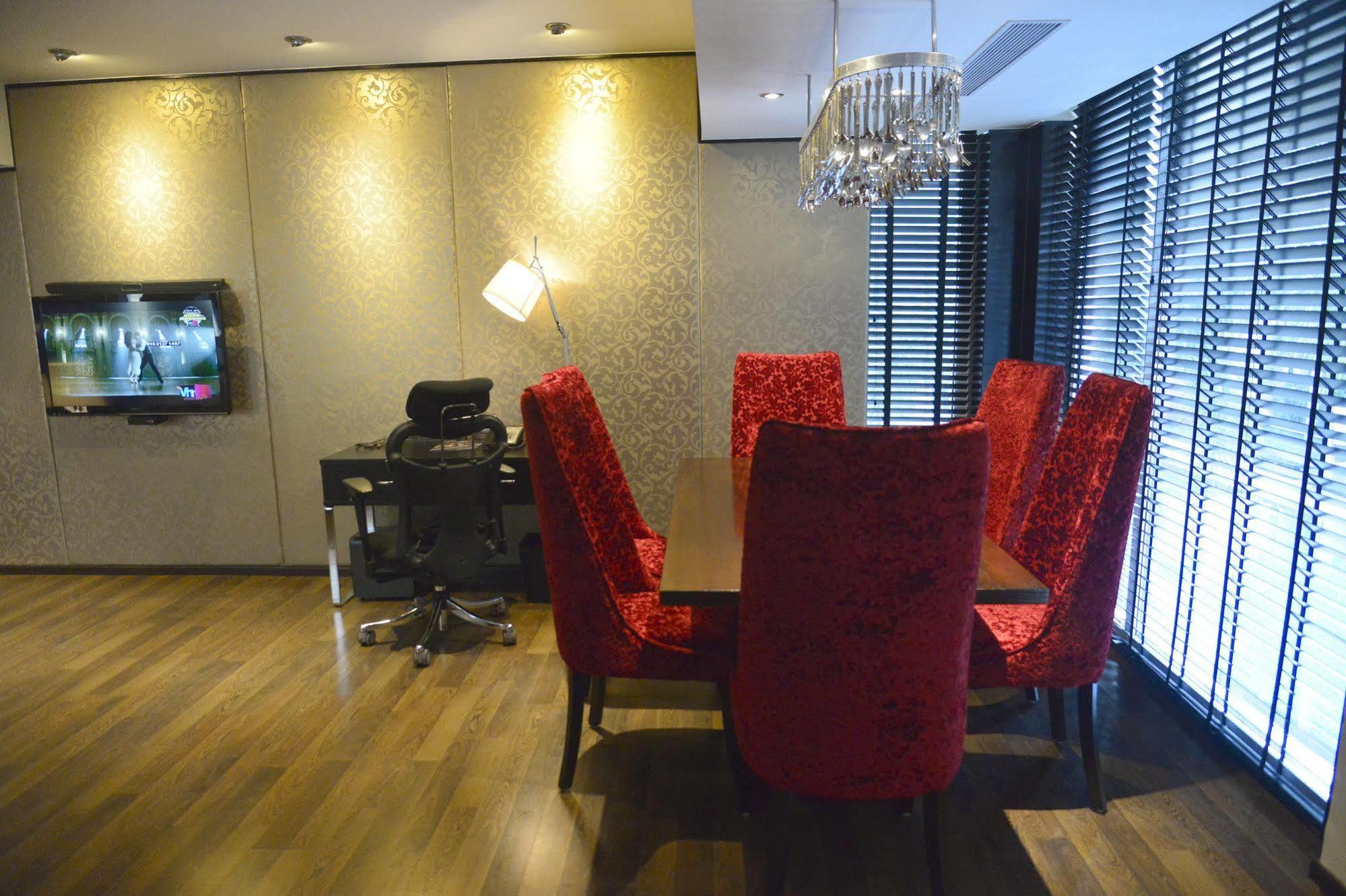 Hard Rock Hotel Goa Calangute Luaran gambar A suite at the Mandarin Oriental, Hong Kong