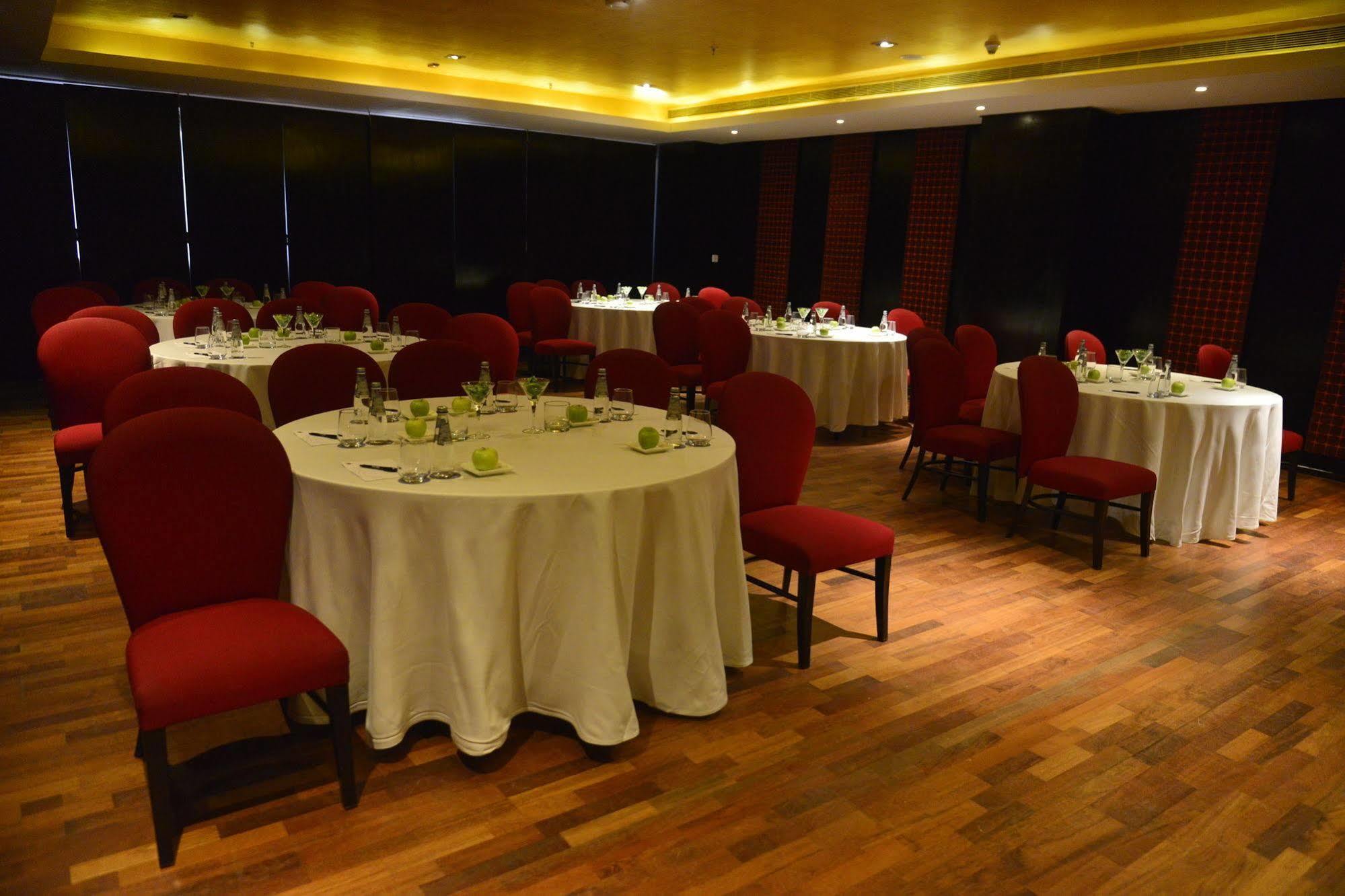 Hard Rock Hotel Goa Calangute Luaran gambar The interior of the restaurant