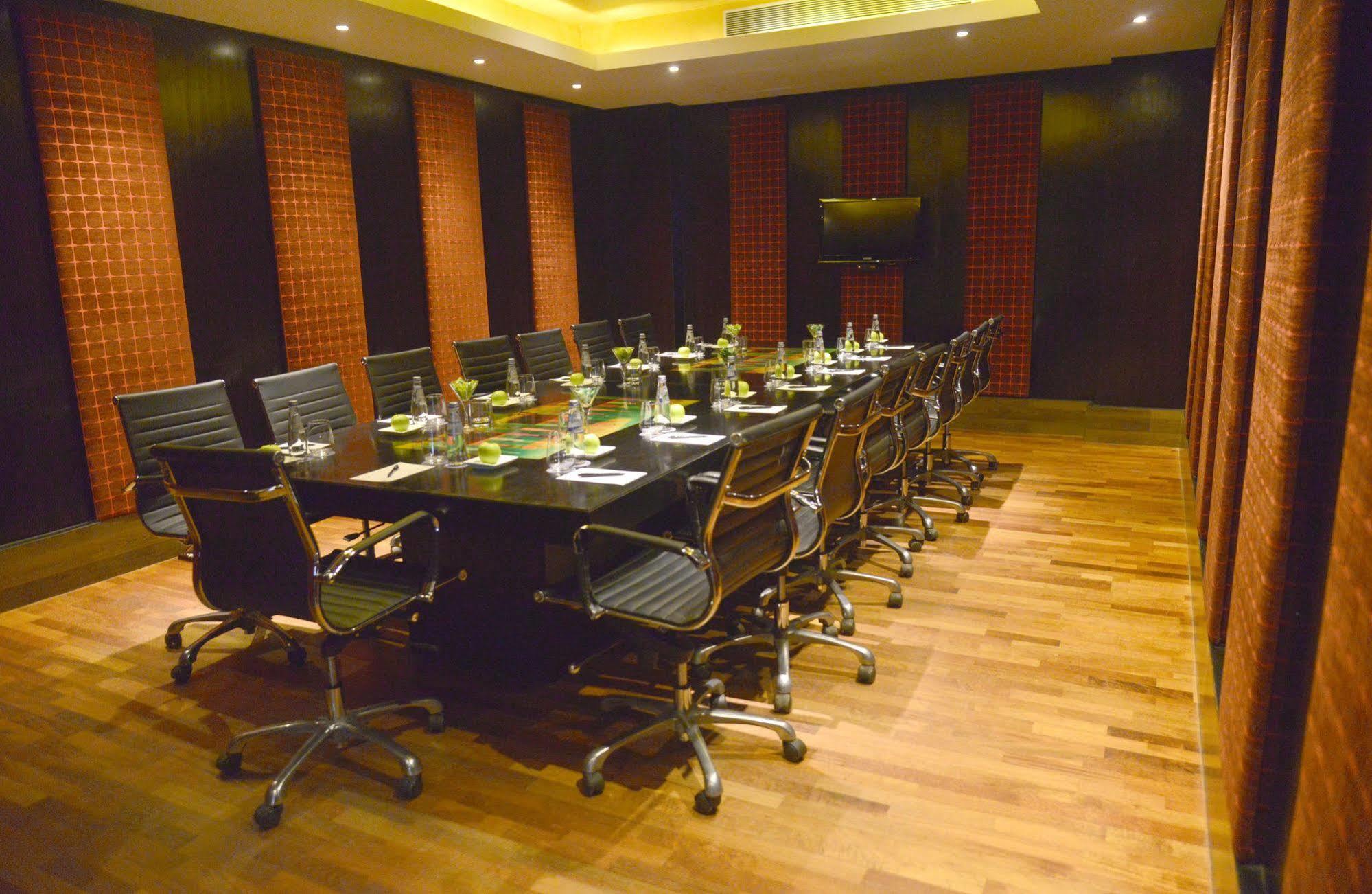 Hard Rock Hotel Goa Calangute Luaran gambar A boardroom at a hotel